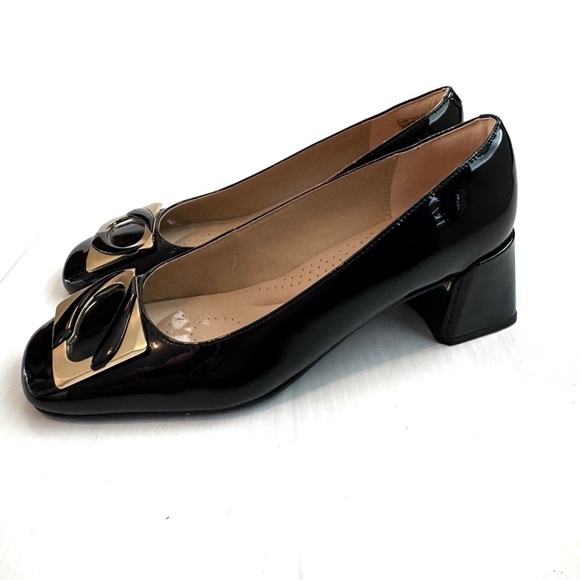 🆕 Clarks Black Patent Leather Heels with Gold Detail NWT Nyta 45 Jazz Pump - Picture 2 of 13